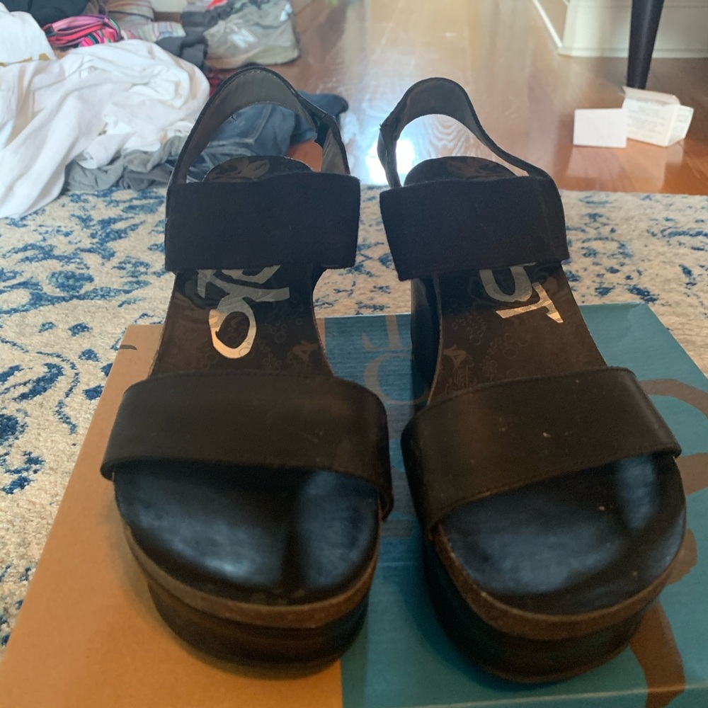 Black OTBT Wedges